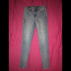 Light Wash American Eagle Jeans